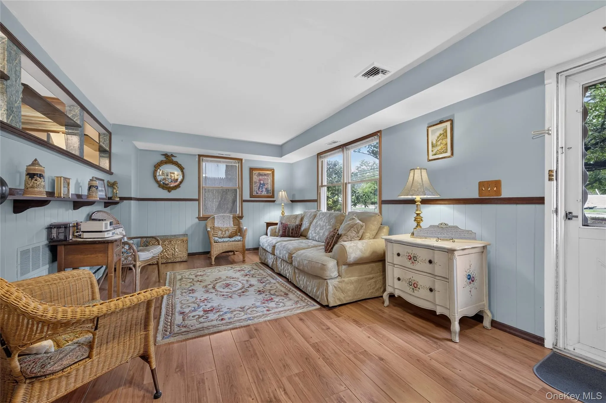 190 Oakwood Road, Huntington, NY, 4 Bedrooms Bedrooms, 8 Rooms Rooms,2 BathroomsBathrooms,Residential,For Rent,Oakwood,0,KEY1014303 190 Oakwood Road, Huntington, NY, 4 Bedrooms Bedrooms, 8 Rooms Rooms,2 BathroomsBathrooms,Residential,For Rent,Oakwood,0,KEY1014303