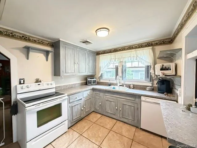 15 Kew Drive, Brookhaven, NY, 2 Bedrooms Bedrooms, 5 Rooms Rooms,2 BathroomsBathrooms,Residential,For Rent,Kew,0,1014304 15 Kew Drive, Brookhaven, NY, 2 Bedrooms Bedrooms, 5 Rooms Rooms,2 BathroomsBathrooms,Residential,For Rent,Kew,0,1014304