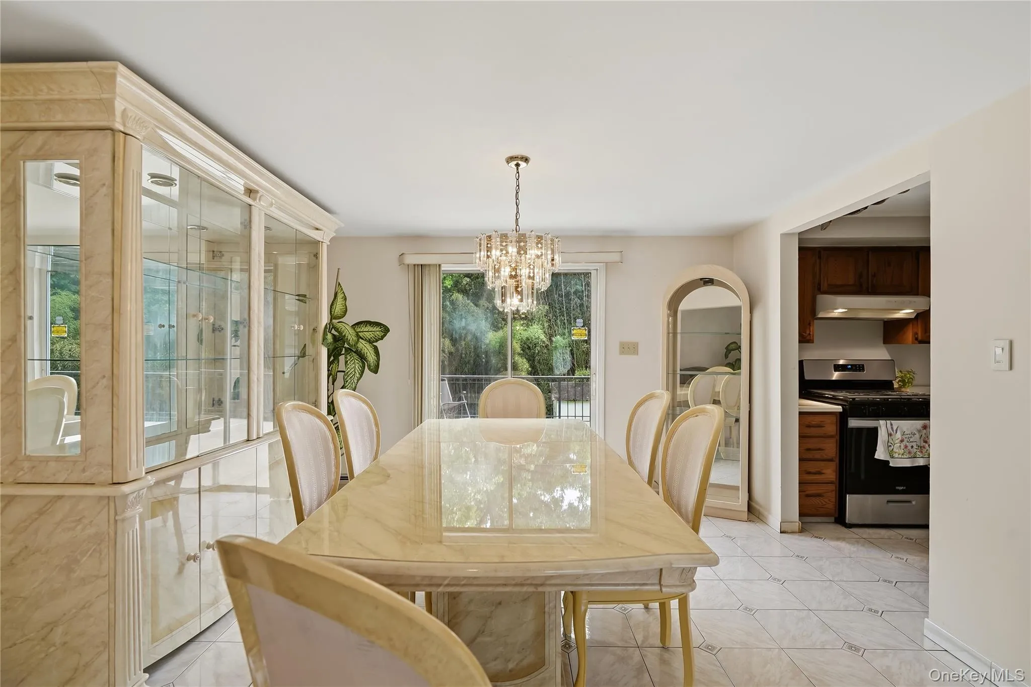 Dining area with seamless flow Dining area with seamless flow