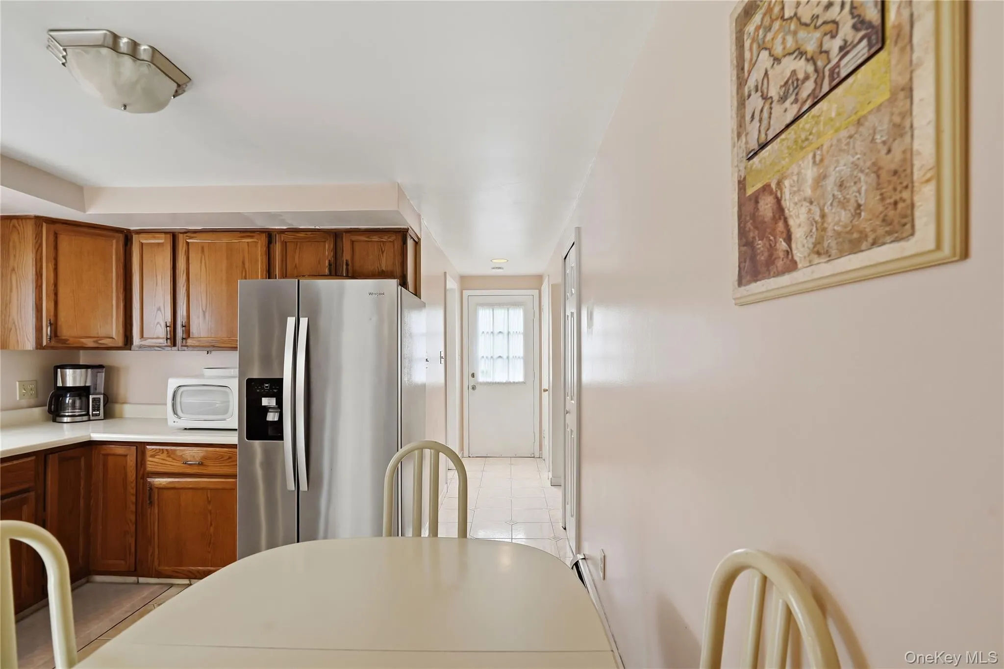 Eat-in kitchen Eat-in kitchen