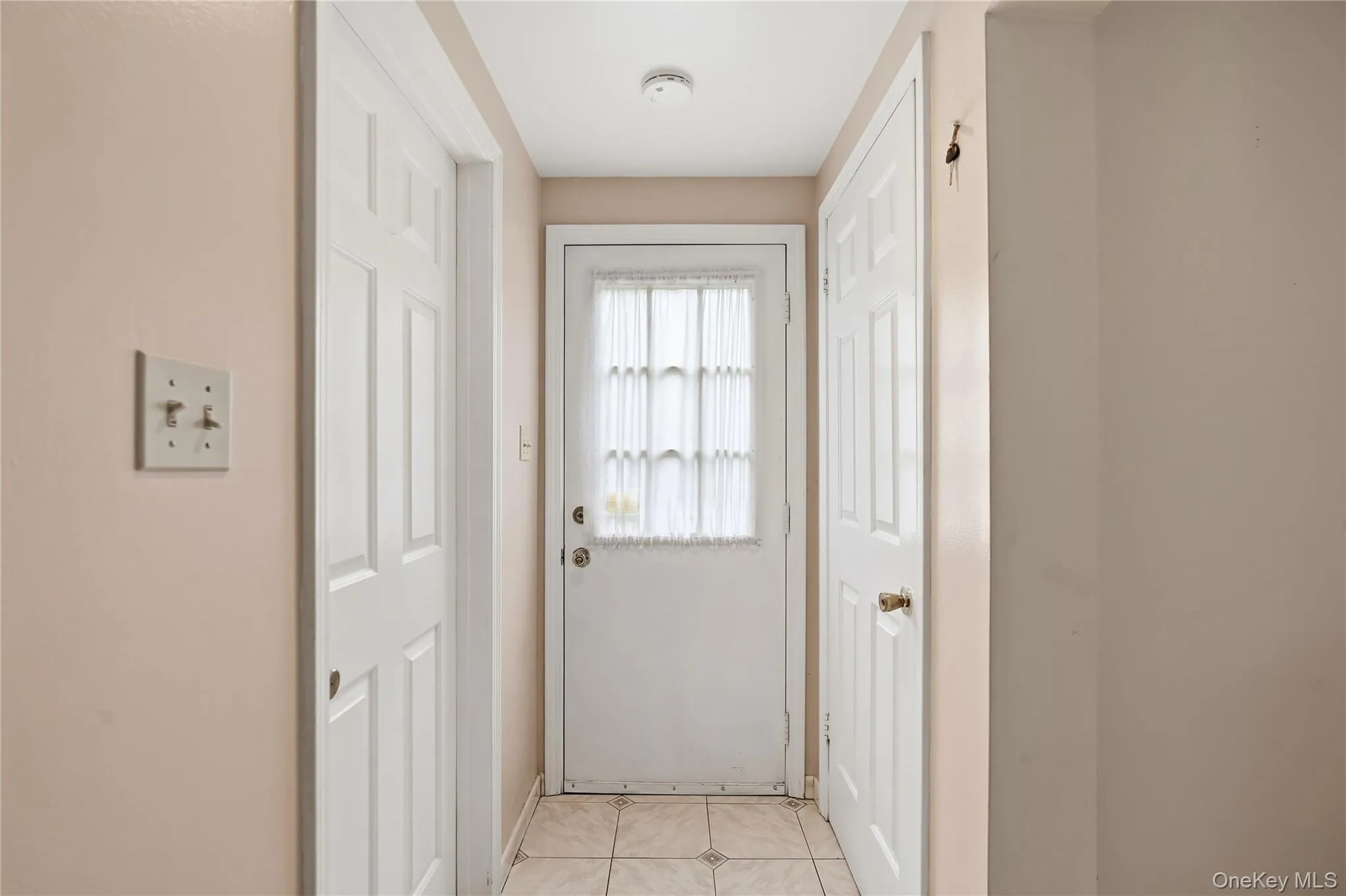 Access to side yard from 1st floor Access to side yard from 1st floor