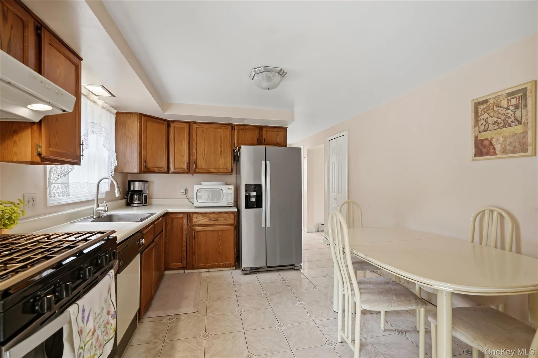 Ceramic tiled kitchen Ceramic tiled kitchen
