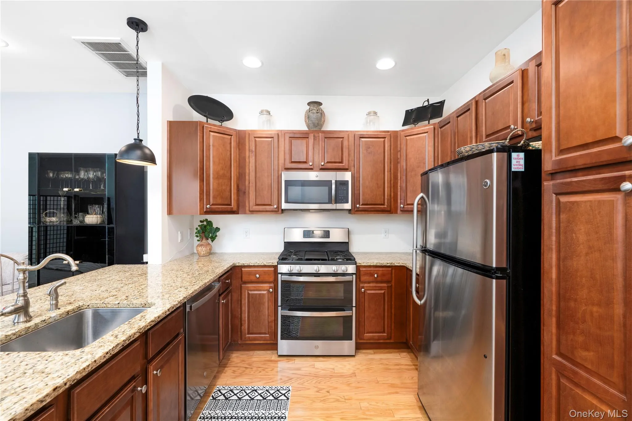1 Halley Court, Poughkeepsie (town), NY, 2 Bedrooms Bedrooms, 6 Rooms Rooms,2 BathroomsBathrooms,Residential,For Rent,Halley,0,1014314 1 Halley Court, Poughkeepsie (town), NY, 2 Bedrooms Bedrooms, 6 Rooms Rooms,2 BathroomsBathrooms,Residential,For Rent,Halley,0,1014314