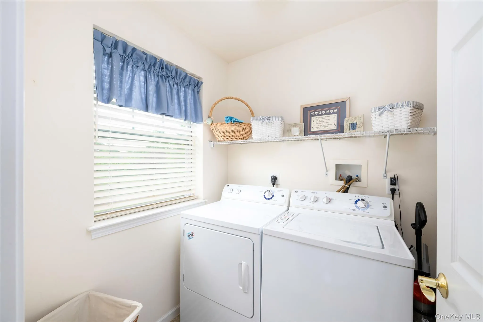 1 Halley Court, Poughkeepsie (town), NY, 2 Bedrooms Bedrooms, 6 Rooms Rooms,2 BathroomsBathrooms,Residential,For Rent,Halley,0,1014314 1 Halley Court, Poughkeepsie (town), NY, 2 Bedrooms Bedrooms, 6 Rooms Rooms,2 BathroomsBathrooms,Residential,For Rent,Halley,0,1014314