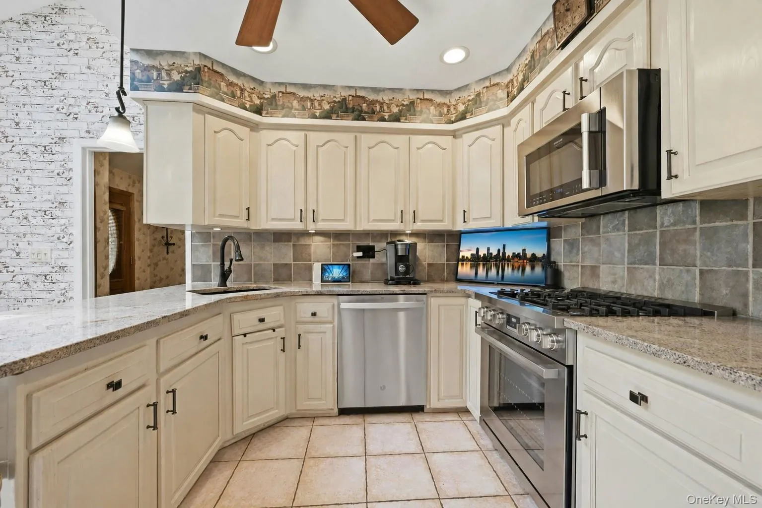 Granite Counters and Stainless Appliances Granite Counters and Stainless Appliances
