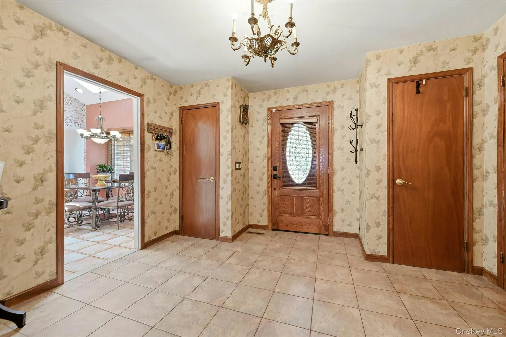 Large Entry Foyer Large Entry Foyer