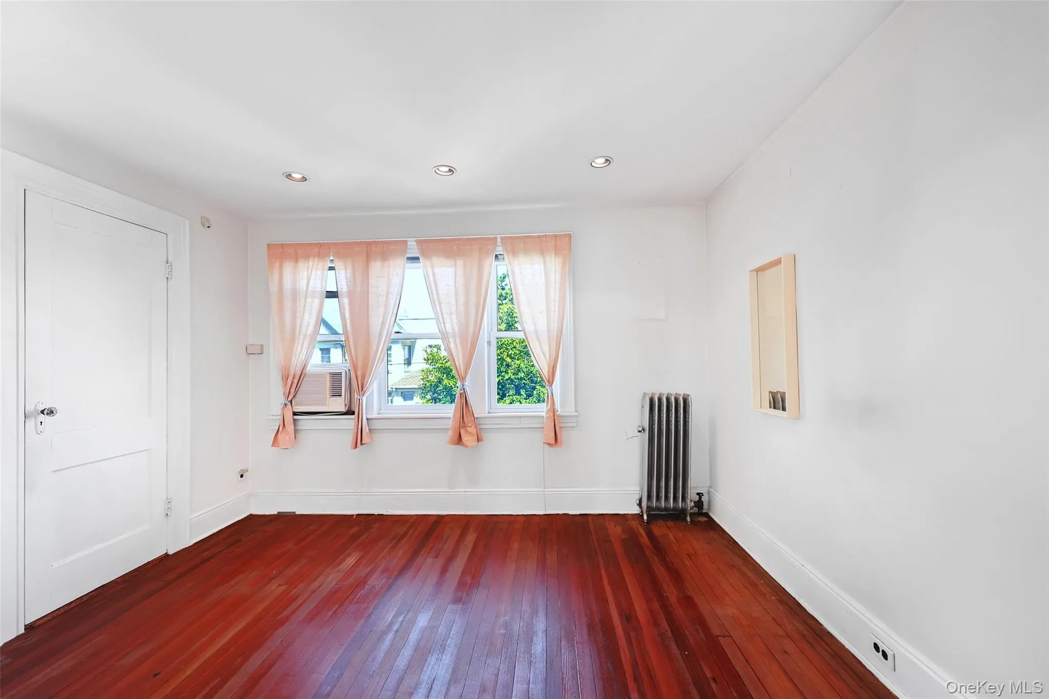 8518 53rd Avenue, New York, NY, 3 Bedrooms Bedrooms, 8 Rooms Rooms,2 BathroomsBathrooms,Residential,For Rent,53rd,0,1014320 8518 53rd Avenue, New York, NY, 3 Bedrooms Bedrooms, 8 Rooms Rooms,2 BathroomsBathrooms,Residential,For Rent,53rd,0,1014320