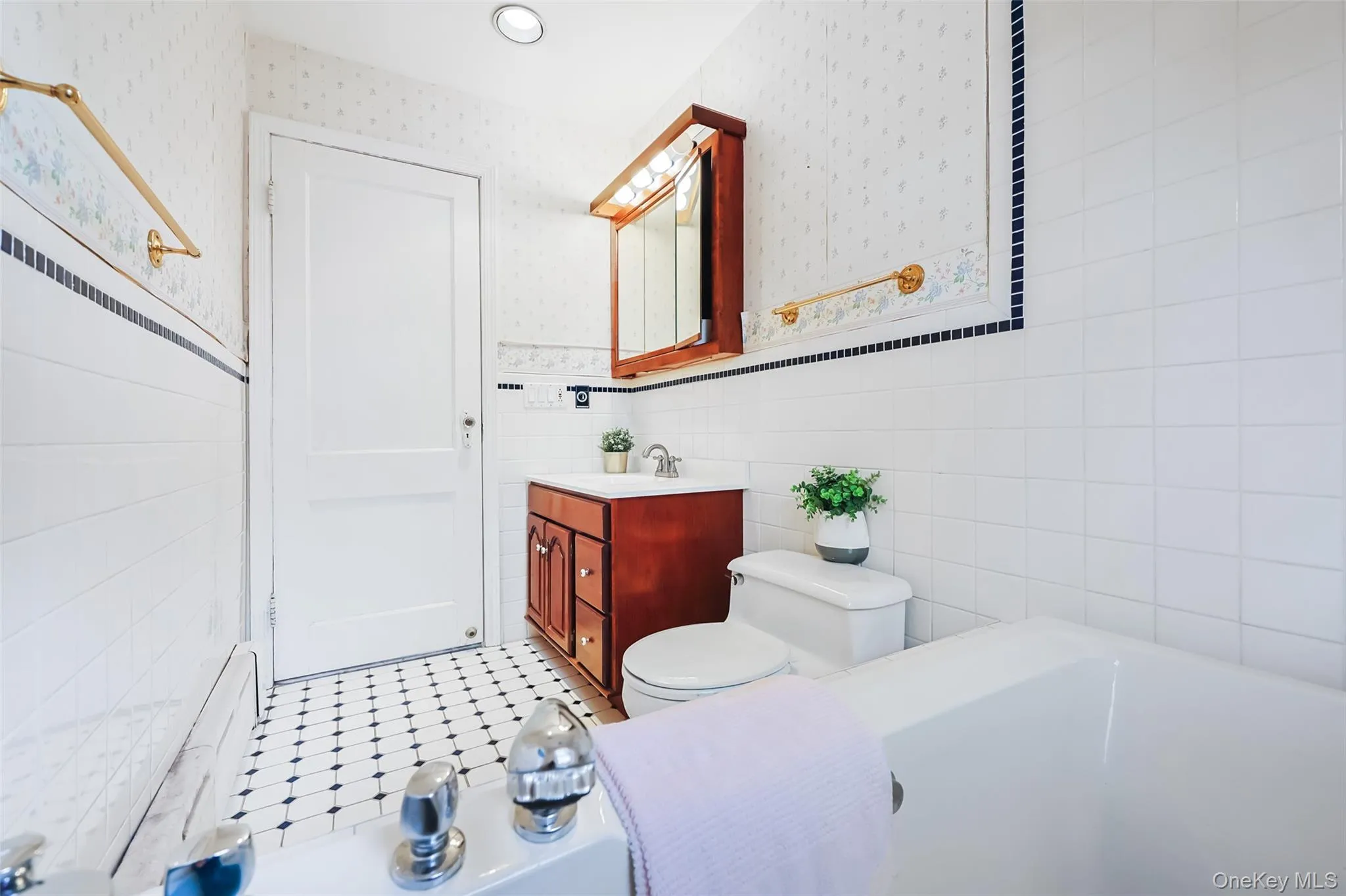 8518 53rd Avenue, New York, NY, 3 Bedrooms Bedrooms, 8 Rooms Rooms,2 BathroomsBathrooms,Residential,For Rent,53rd,0,1014320 8518 53rd Avenue, New York, NY, 3 Bedrooms Bedrooms, 8 Rooms Rooms,2 BathroomsBathrooms,Residential,For Rent,53rd,0,1014320