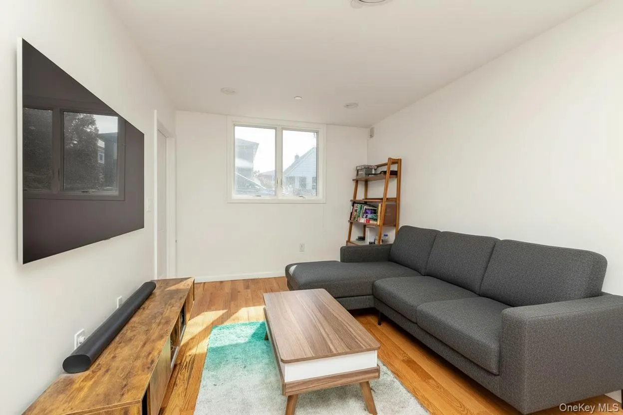 4038 194th Street, New York, NY, 1 Bedroom Bedrooms, 4 Rooms Rooms,2 BathroomsBathrooms,Residential,For Rent,194th,0,1014325 4038 194th Street, New York, NY, 1 Bedroom Bedrooms, 4 Rooms Rooms,2 BathroomsBathrooms,Residential,For Rent,194th,0,1014325