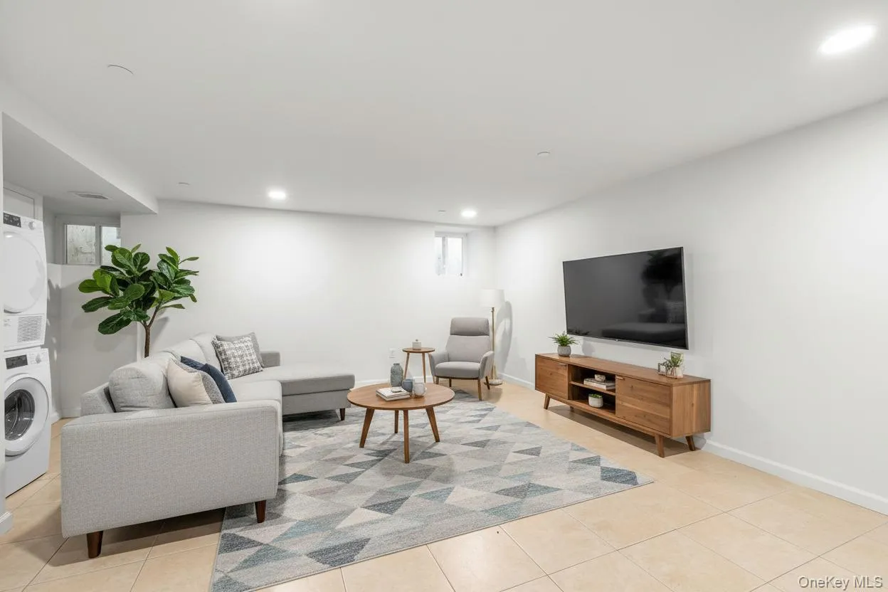 4038 194th Street, New York, NY, 1 Bedroom Bedrooms, 4 Rooms Rooms,2 BathroomsBathrooms,Residential,For Rent,194th,0,1014325 4038 194th Street, New York, NY, 1 Bedroom Bedrooms, 4 Rooms Rooms,2 BathroomsBathrooms,Residential,For Rent,194th,0,1014325
