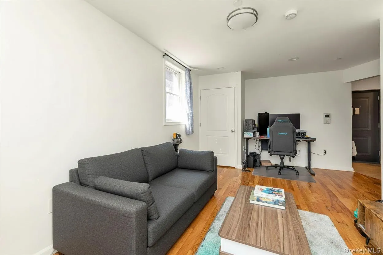 4038 194th Street, New York, NY, 1 Bedroom Bedrooms, 4 Rooms Rooms,2 BathroomsBathrooms,Residential,For Rent,194th,0,1014325 4038 194th Street, New York, NY, 1 Bedroom Bedrooms, 4 Rooms Rooms,2 BathroomsBathrooms,Residential,For Rent,194th,0,1014325