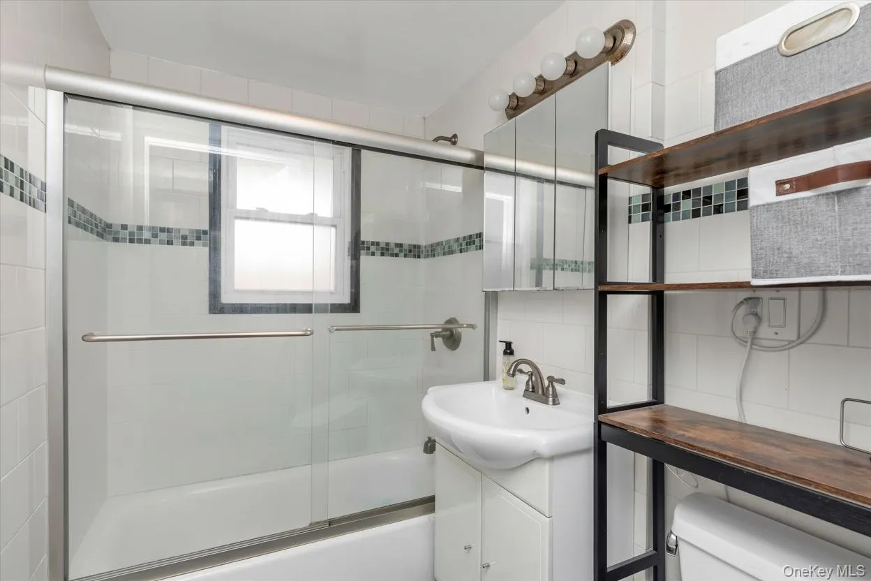 4038 194th Street, New York, NY, 1 Bedroom Bedrooms, 4 Rooms Rooms,2 BathroomsBathrooms,Residential,For Rent,194th,0,1014325 4038 194th Street, New York, NY, 1 Bedroom Bedrooms, 4 Rooms Rooms,2 BathroomsBathrooms,Residential,For Rent,194th,0,1014325
