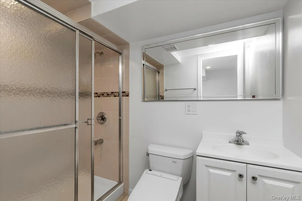 4038 194th Street, New York, NY, 1 Bedroom Bedrooms, 4 Rooms Rooms,2 BathroomsBathrooms,Residential,For Rent,194th,0,1014325 4038 194th Street, New York, NY, 1 Bedroom Bedrooms, 4 Rooms Rooms,2 BathroomsBathrooms,Residential,For Rent,194th,0,1014325