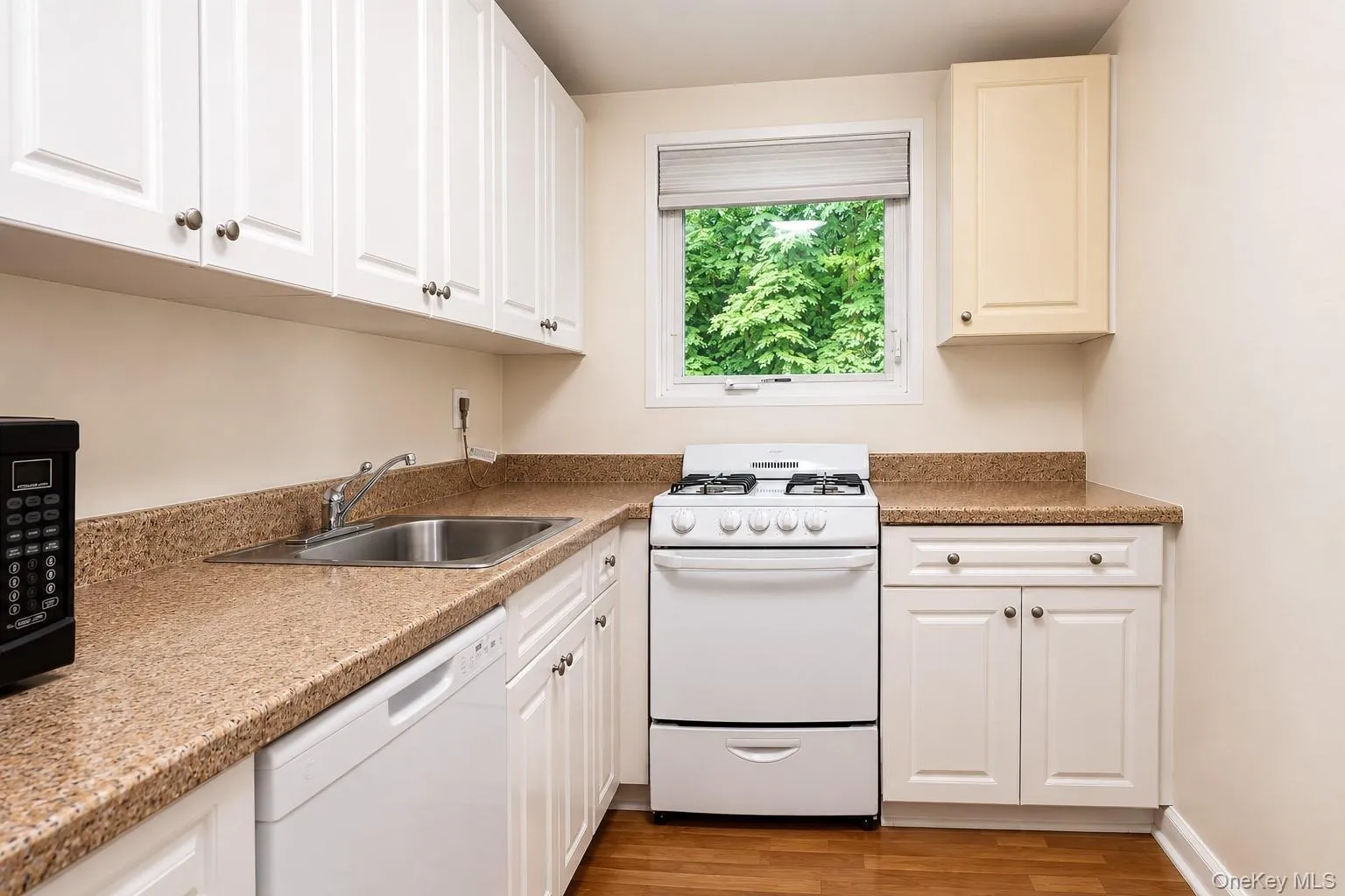 28 Oregon Avenue, Eastchester, NY, 1 Bedroom Bedrooms, 3 Rooms Rooms,1 BathroomBathrooms,Residential,For Rent,Oregon,0,1014330 28 Oregon Avenue, Eastchester, NY, 1 Bedroom Bedrooms, 3 Rooms Rooms,1 BathroomBathrooms,Residential,For Rent,Oregon,0,1014330