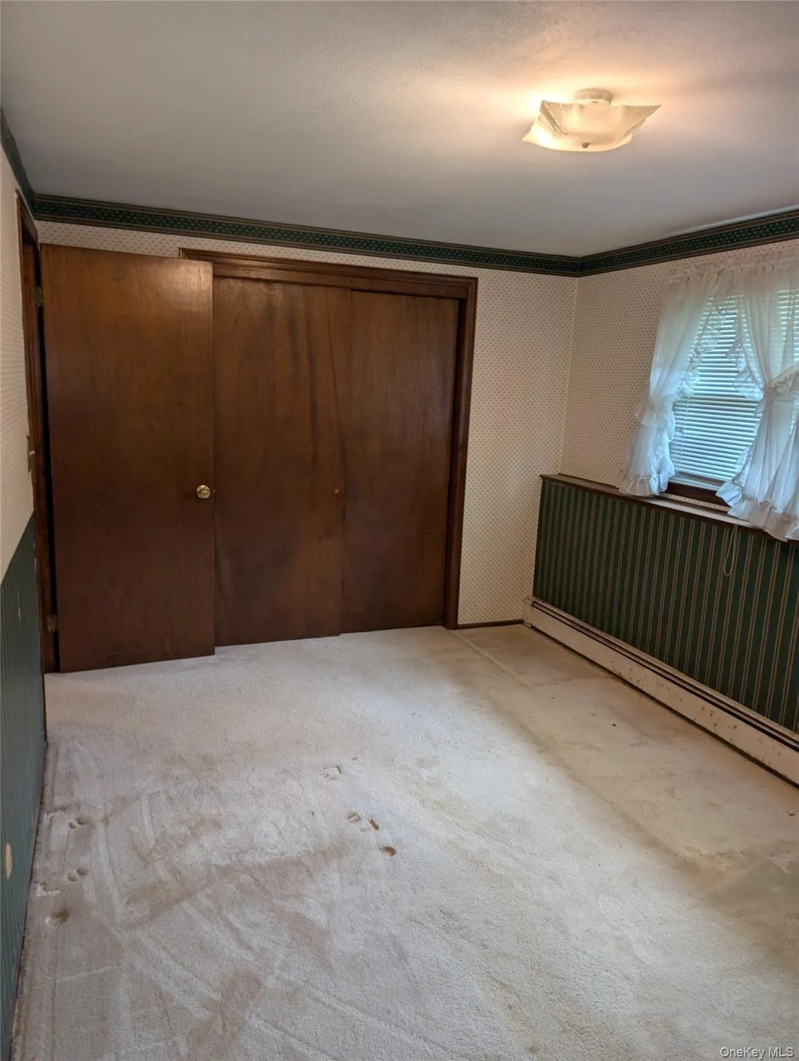 4th bedroom, closet side 4th bedroom, closet side