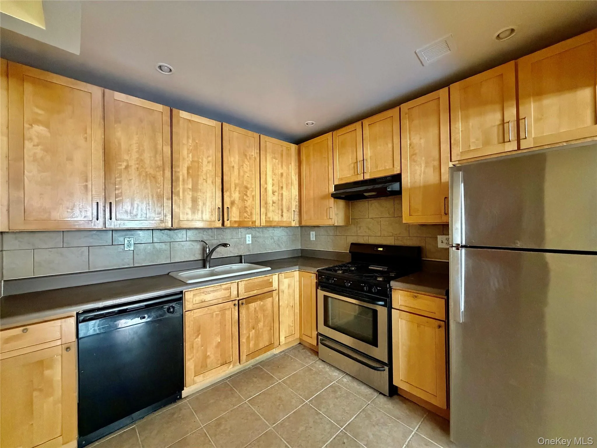 10422 39th Avenue, New York, NY, 2 Rooms Rooms,1 BathroomBathrooms,Residential Lease,For Rent,39th,0,1014341 10422 39th Avenue, New York, NY, 2 Rooms Rooms,1 BathroomBathrooms,Residential Lease,For Rent,39th,0,1014341