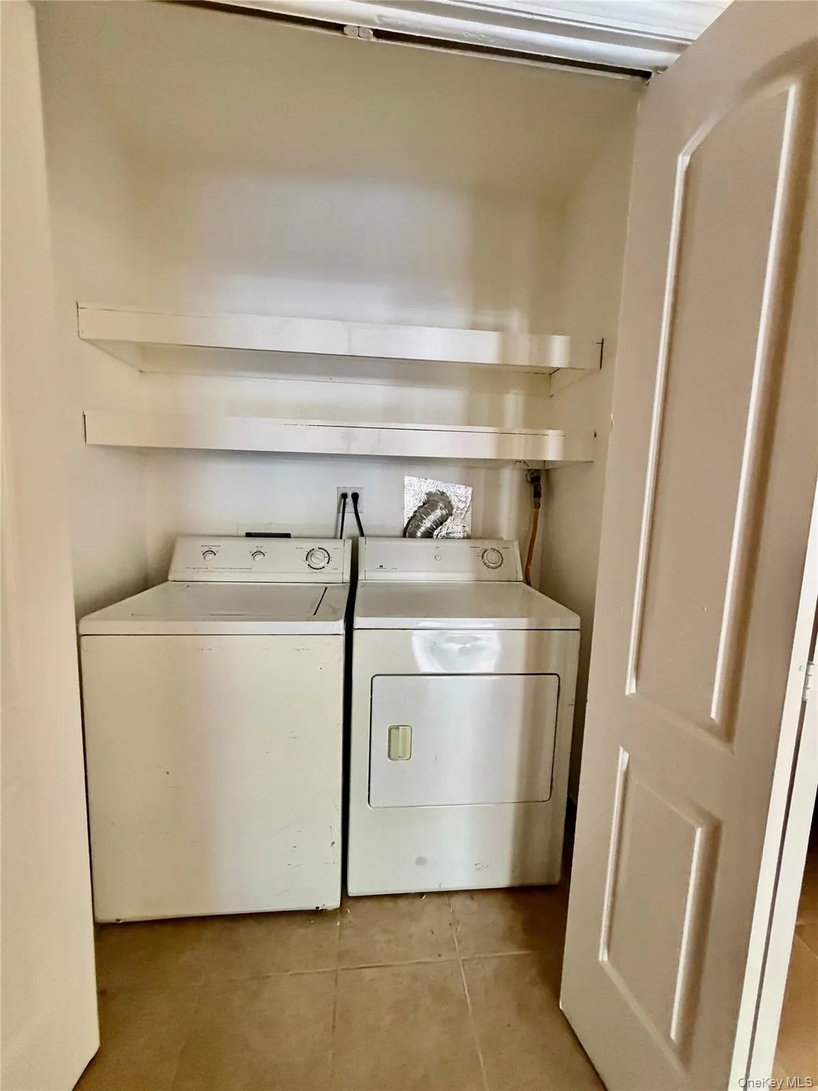 10422 39th Avenue, New York, NY, 2 Rooms Rooms,1 BathroomBathrooms,Residential Lease,For Rent,39th,0,1014341 10422 39th Avenue, New York, NY, 2 Rooms Rooms,1 BathroomBathrooms,Residential Lease,For Rent,39th,0,1014341