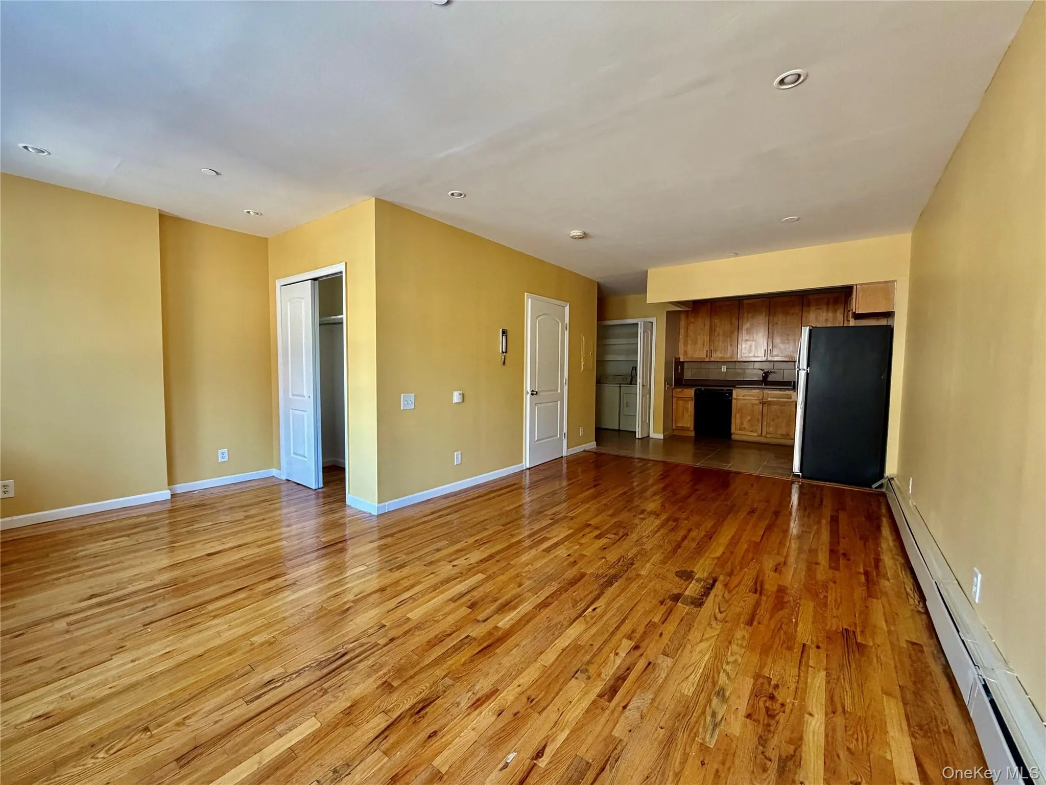 10422 39th Avenue, New York, NY, 2 Rooms Rooms,1 BathroomBathrooms,Residential Lease,For Rent,39th,0,1014341 10422 39th Avenue, New York, NY, 2 Rooms Rooms,1 BathroomBathrooms,Residential Lease,For Rent,39th,0,1014341