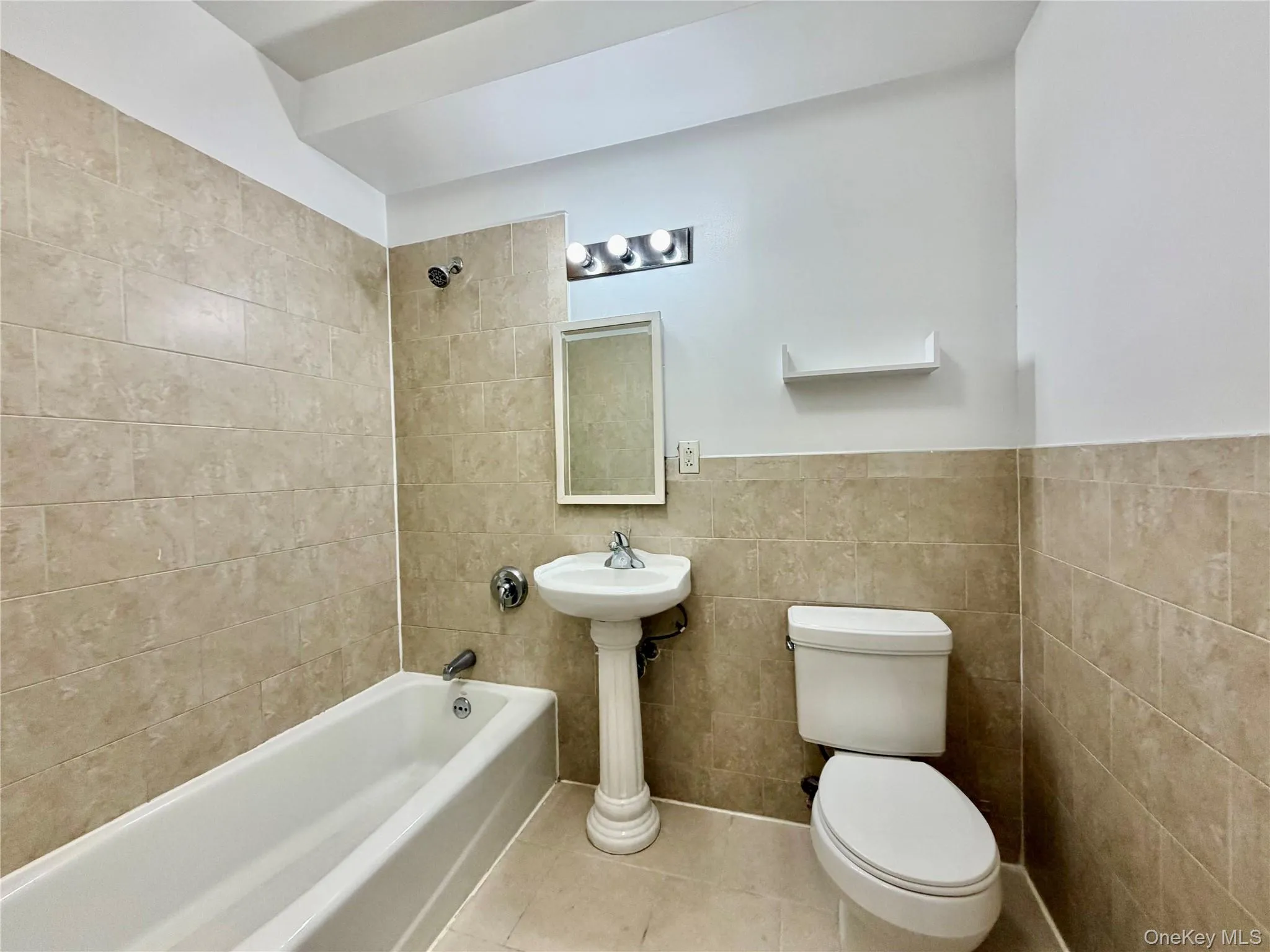 10422 39th Avenue, New York, NY, 2 Rooms Rooms,1 BathroomBathrooms,Residential Lease,For Rent,39th,0,1014341 10422 39th Avenue, New York, NY, 2 Rooms Rooms,1 BathroomBathrooms,Residential Lease,For Rent,39th,0,1014341