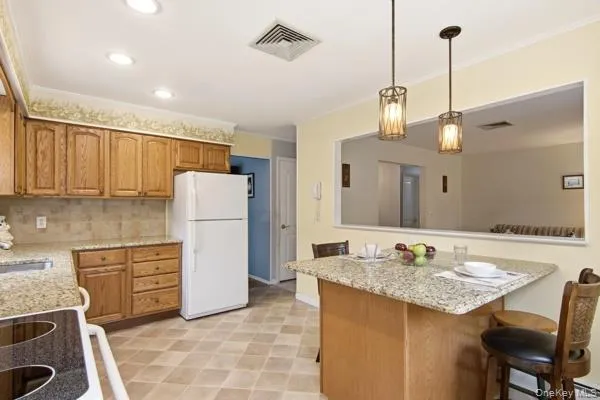 825 Karshick Street, Islip, NY, 3 Bedrooms Bedrooms, 7 Rooms Rooms,1 BathroomBathrooms,Residential,For Rent,Karshick,0,KEY1014348 825 Karshick Street, Islip, NY, 3 Bedrooms Bedrooms, 7 Rooms Rooms,1 BathroomBathrooms,Residential,For Rent,Karshick,0,KEY1014348