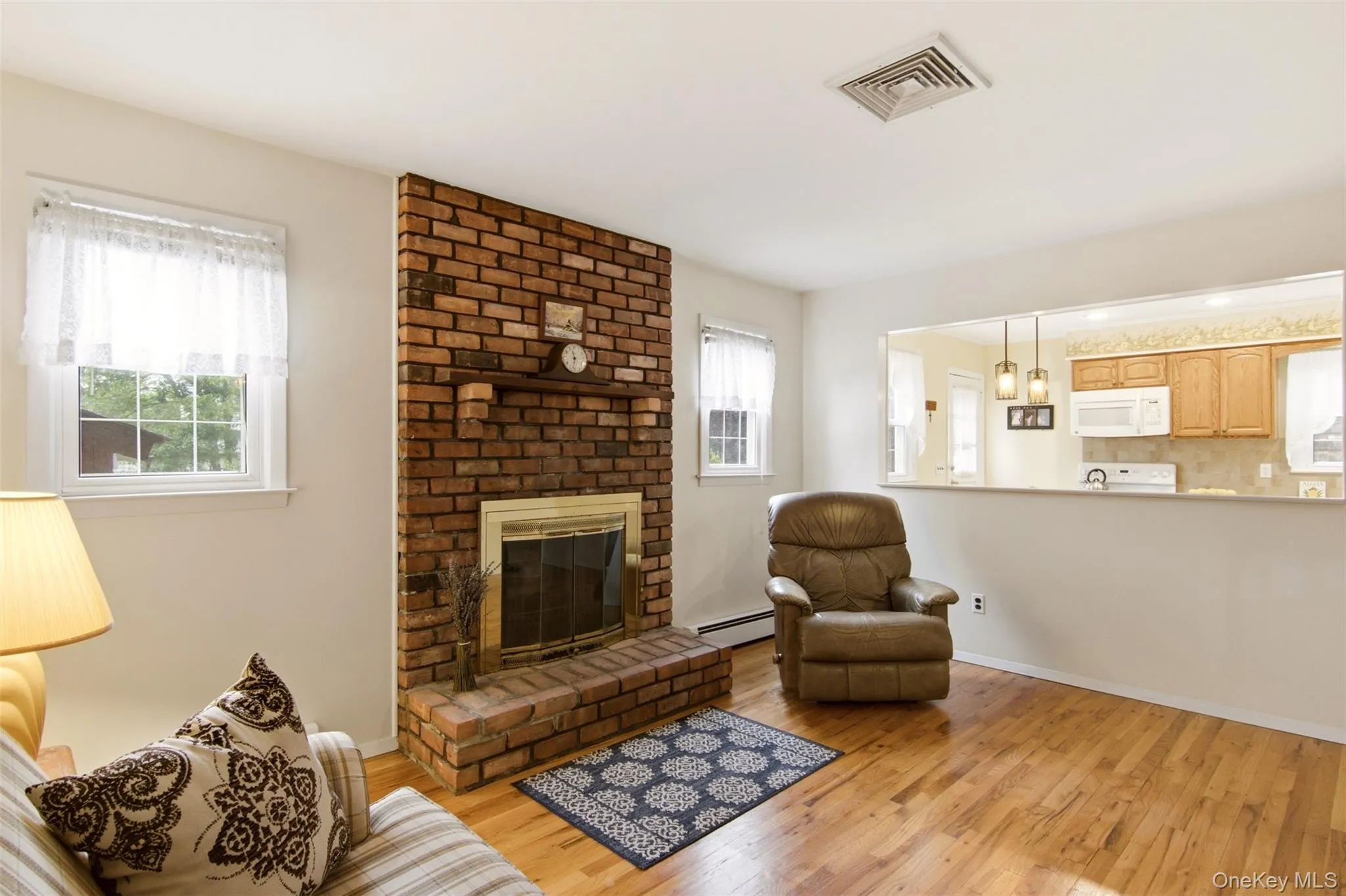 825 Karshick Street, Islip, NY, 3 Bedrooms Bedrooms, 7 Rooms Rooms,1 BathroomBathrooms,Residential,For Rent,Karshick,0,KEY1014348 825 Karshick Street, Islip, NY, 3 Bedrooms Bedrooms, 7 Rooms Rooms,1 BathroomBathrooms,Residential,For Rent,Karshick,0,KEY1014348