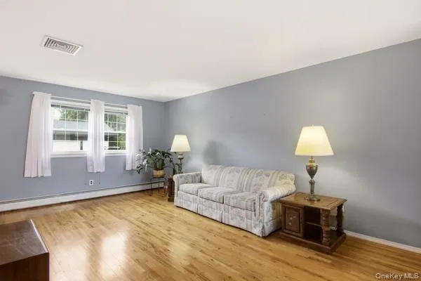 825 Karshick Street, Islip, NY, 3 Bedrooms Bedrooms, 7 Rooms Rooms,1 BathroomBathrooms,Residential,For Rent,Karshick,0,KEY1014348 825 Karshick Street, Islip, NY, 3 Bedrooms Bedrooms, 7 Rooms Rooms,1 BathroomBathrooms,Residential,For Rent,Karshick,0,KEY1014348