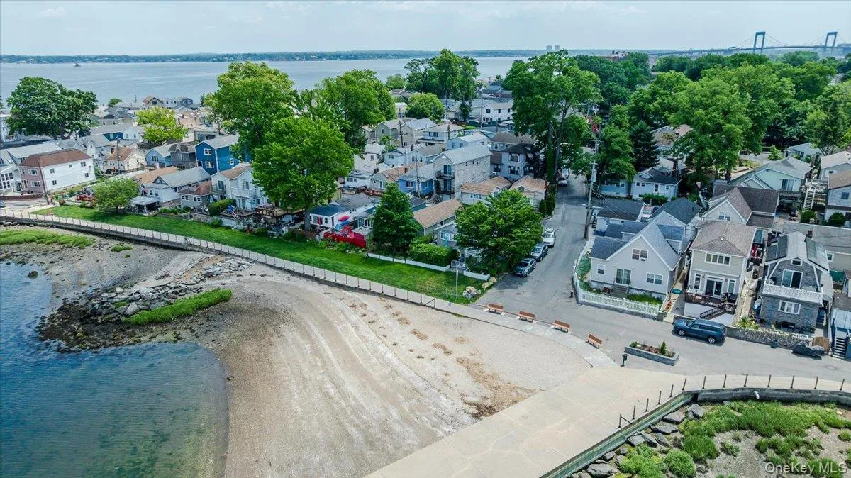 47D Edgewater Park, New York, NY, 2 Bedrooms Bedrooms, 7 Rooms Rooms,1 BathroomBathrooms,Residential,For Rent,Edgewater,0,1014353 47D Edgewater Park, New York, NY, 2 Bedrooms Bedrooms, 7 Rooms Rooms,1 BathroomBathrooms,Residential,For Rent,Edgewater,0,1014353