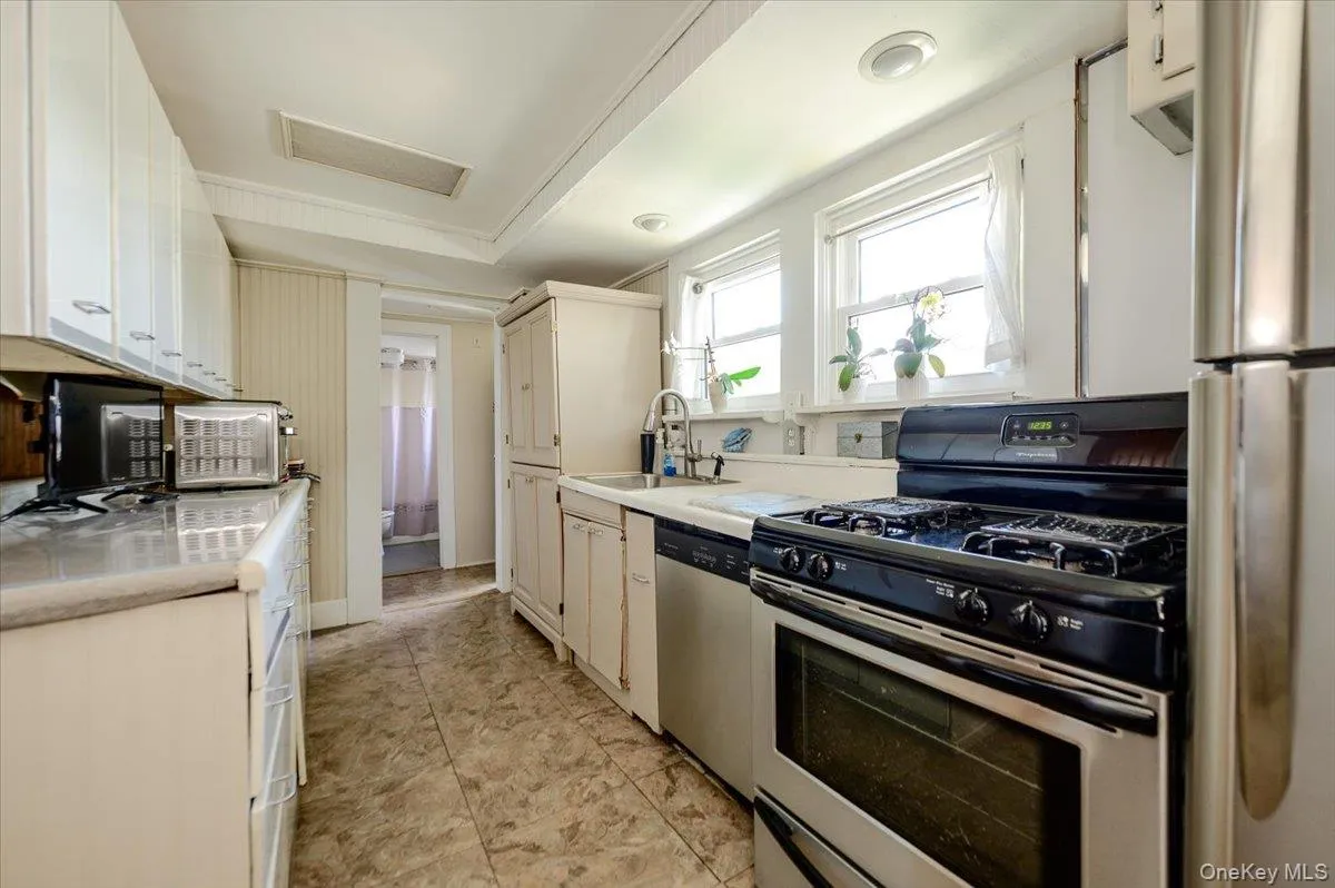47D Edgewater Park, New York, NY, 2 Bedrooms Bedrooms, 7 Rooms Rooms,1 BathroomBathrooms,Residential,For Rent,Edgewater,0,1014353 47D Edgewater Park, New York, NY, 2 Bedrooms Bedrooms, 7 Rooms Rooms,1 BathroomBathrooms,Residential,For Rent,Edgewater,0,1014353
