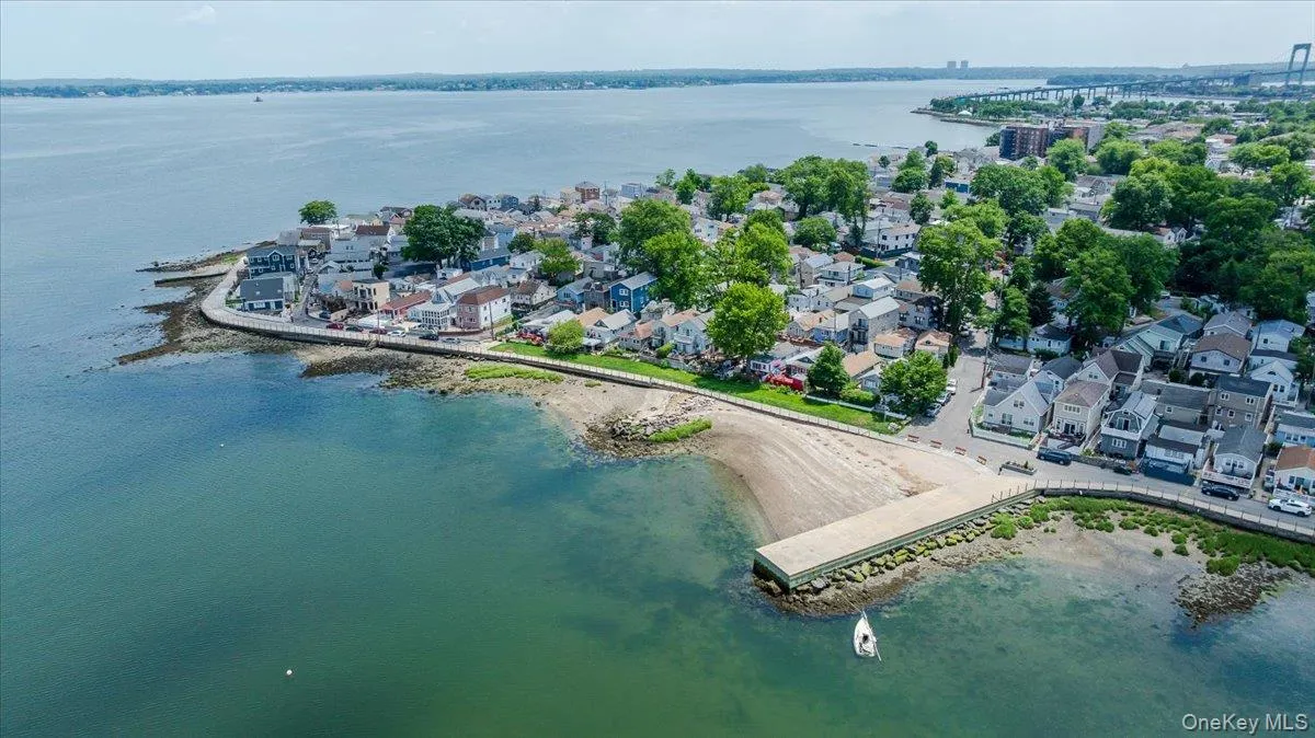 47D Edgewater Park, New York, NY, 2 Bedrooms Bedrooms, 7 Rooms Rooms,1 BathroomBathrooms,Residential,For Rent,Edgewater,0,1014353 47D Edgewater Park, New York, NY, 2 Bedrooms Bedrooms, 7 Rooms Rooms,1 BathroomBathrooms,Residential,For Rent,Edgewater,0,1014353