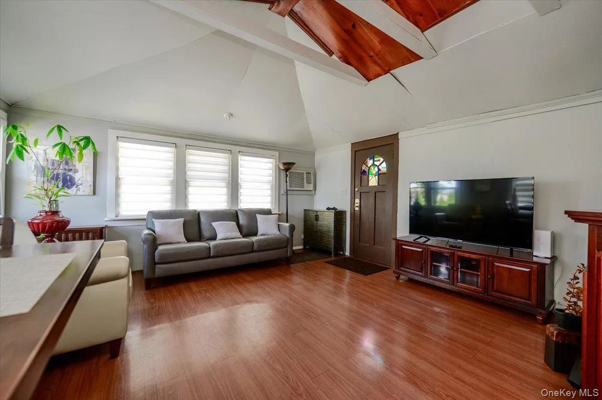 47D Edgewater Park, New York, NY, 2 Bedrooms Bedrooms, 7 Rooms Rooms,1 BathroomBathrooms,Residential,For Rent,Edgewater,0,1014353 47D Edgewater Park, New York, NY, 2 Bedrooms Bedrooms, 7 Rooms Rooms,1 BathroomBathrooms,Residential,For Rent,Edgewater,0,1014353