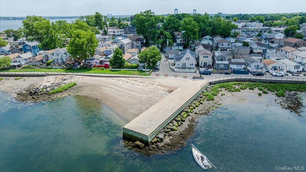 47D Edgewater Park, New York, NY, 2 Bedrooms Bedrooms, 7 Rooms Rooms,1 BathroomBathrooms,Residential,For Rent,Edgewater,0,1014353 47D Edgewater Park, New York, NY, 2 Bedrooms Bedrooms, 7 Rooms Rooms,1 BathroomBathrooms,Residential,For Rent,Edgewater,0,1014353