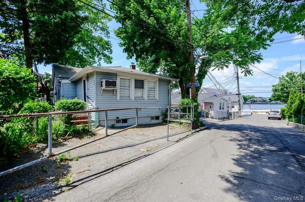 47D Edgewater Park, New York, NY, 2 Bedrooms Bedrooms, 7 Rooms Rooms,1 BathroomBathrooms,Residential,For Rent,Edgewater,0,1014353 47D Edgewater Park, New York, NY, 2 Bedrooms Bedrooms, 7 Rooms Rooms,1 BathroomBathrooms,Residential,For Rent,Edgewater,0,1014353