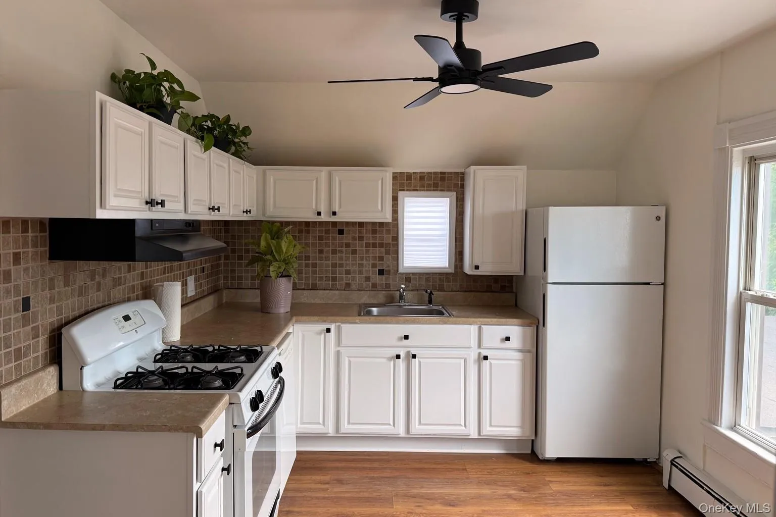 154 High Street, Babylon, NY, 1 Bedroom Bedrooms, 3 Rooms Rooms,1 BathroomBathrooms,Residential Lease,For Rent,High,0,1014354 154 High Street, Babylon, NY, 1 Bedroom Bedrooms, 3 Rooms Rooms,1 BathroomBathrooms,Residential Lease,For Rent,High,0,1014354