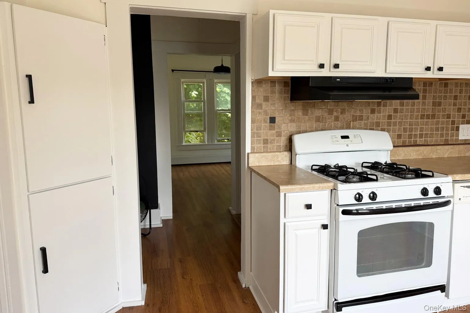 154 High Street, Babylon, NY, 1 Bedroom Bedrooms, 3 Rooms Rooms,1 BathroomBathrooms,Residential Lease,For Rent,High,0,1014354 154 High Street, Babylon, NY, 1 Bedroom Bedrooms, 3 Rooms Rooms,1 BathroomBathrooms,Residential Lease,For Rent,High,0,1014354