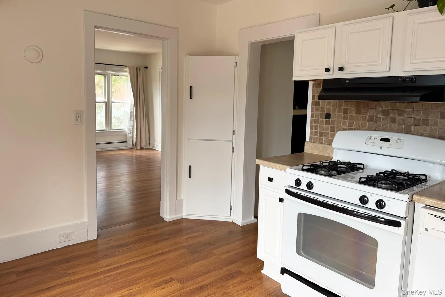 154 High Street, Babylon, NY, 1 Bedroom Bedrooms, 3 Rooms Rooms,1 BathroomBathrooms,Residential Lease,For Rent,High,0,1014354 154 High Street, Babylon, NY, 1 Bedroom Bedrooms, 3 Rooms Rooms,1 BathroomBathrooms,Residential Lease,For Rent,High,0,1014354