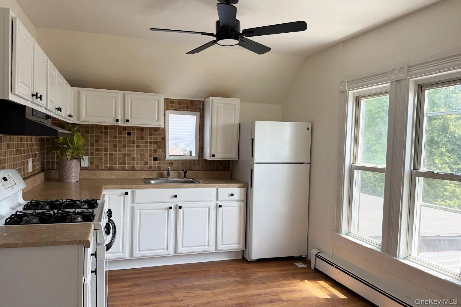 154 High Street, Babylon, NY, 1 Bedroom Bedrooms, 3 Rooms Rooms,1 BathroomBathrooms,Residential Lease,For Rent,High,0,1014354 154 High Street, Babylon, NY, 1 Bedroom Bedrooms, 3 Rooms Rooms,1 BathroomBathrooms,Residential Lease,For Rent,High,0,1014354