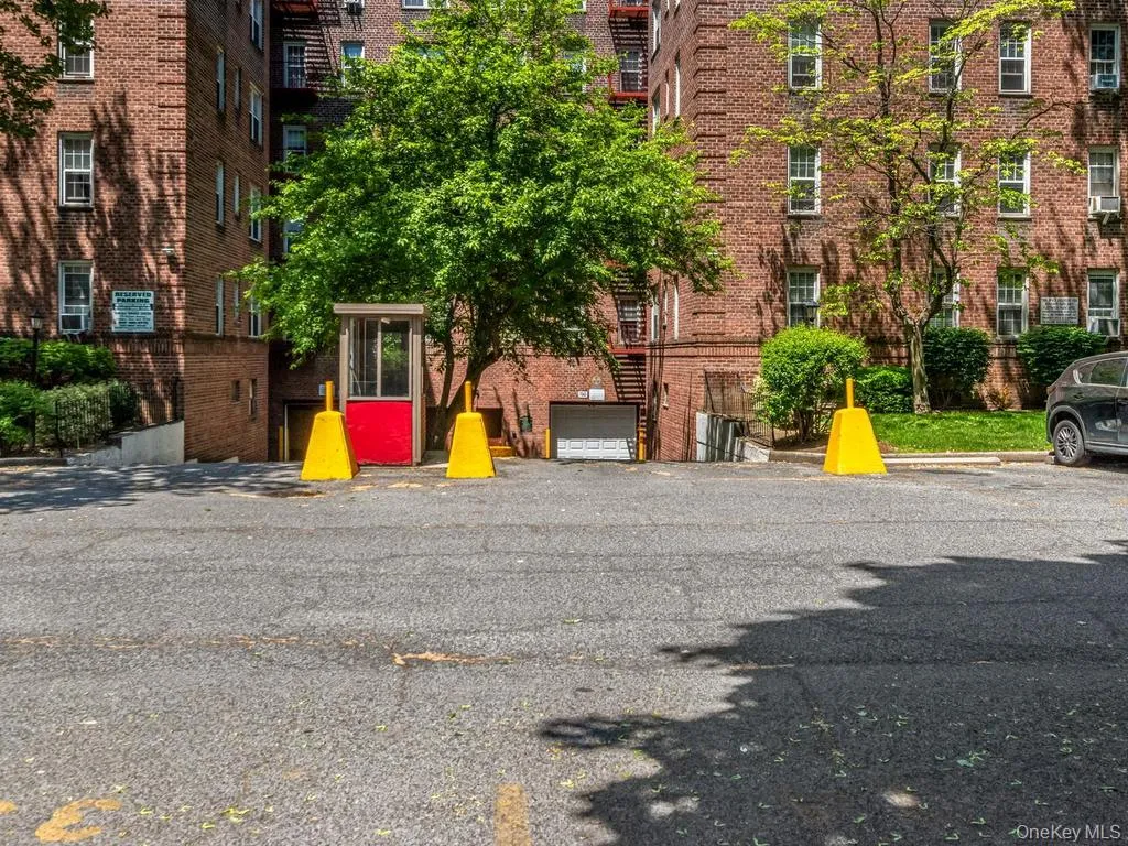 780 Bronx River Road, New York, NY, 1 Bedroom Bedrooms, 4 Rooms Rooms,1 BathroomBathrooms,Residential,For Rent,Bronx River,0,1014359 780 Bronx River Road, New York, NY, 1 Bedroom Bedrooms, 4 Rooms Rooms,1 BathroomBathrooms,Residential,For Rent,Bronx River,0,1014359