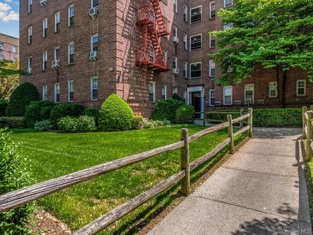 780 Bronx River Road, New York, NY, 1 Bedroom Bedrooms, 4 Rooms Rooms,1 BathroomBathrooms,Residential,For Rent,Bronx River,0,1014359 780 Bronx River Road, New York, NY, 1 Bedroom Bedrooms, 4 Rooms Rooms,1 BathroomBathrooms,Residential,For Rent,Bronx River,0,1014359