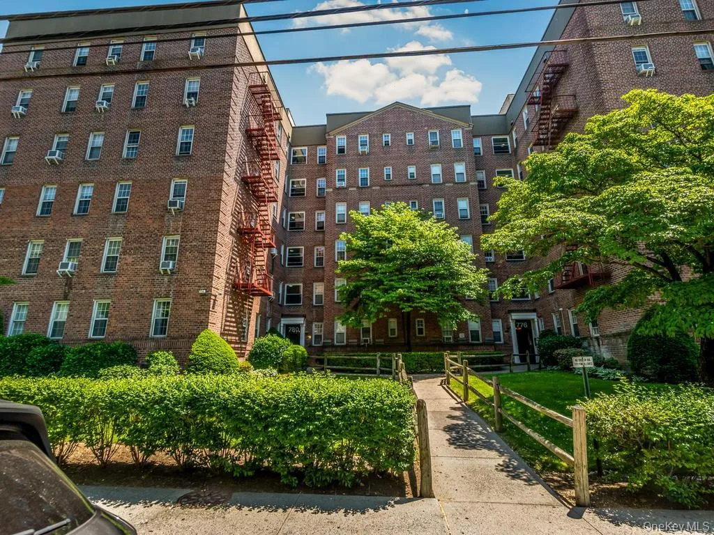 780 Bronx River Road, New York, NY, 1 Bedroom Bedrooms, 4 Rooms Rooms,1 BathroomBathrooms,Residential,For Rent,Bronx River,0,1014359 780 Bronx River Road, New York, NY, 1 Bedroom Bedrooms, 4 Rooms Rooms,1 BathroomBathrooms,Residential,For Rent,Bronx River,0,1014359