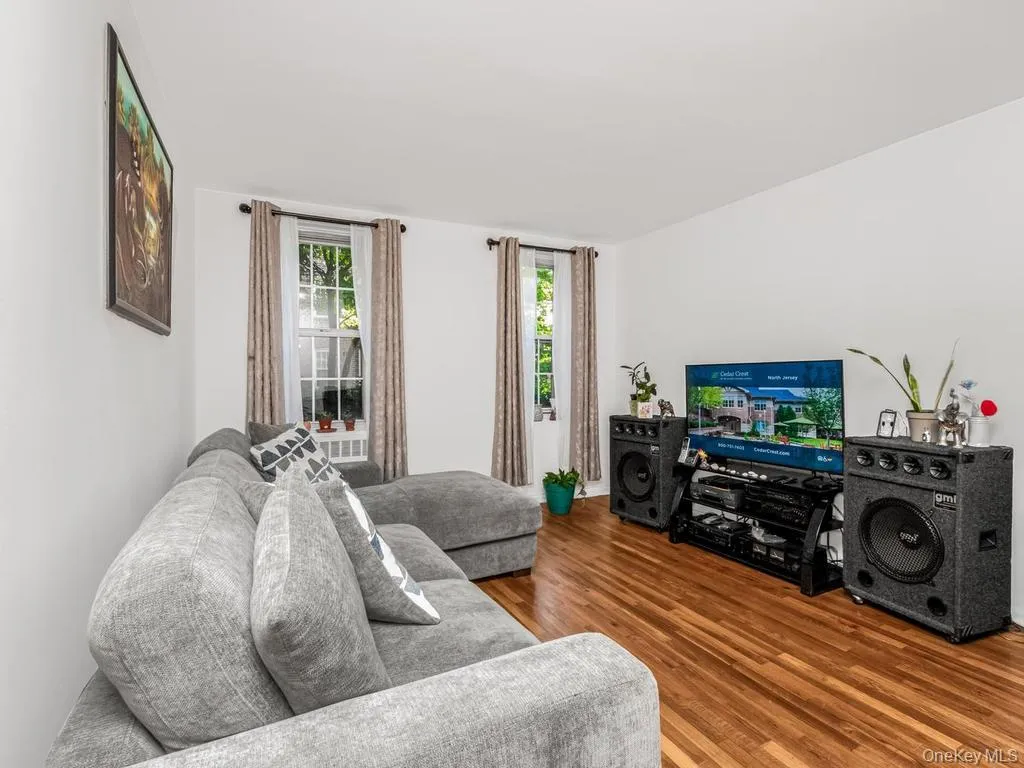 780 Bronx River Road, New York, NY, 1 Bedroom Bedrooms, 4 Rooms Rooms,1 BathroomBathrooms,Residential,For Rent,Bronx River,0,1014359 780 Bronx River Road, New York, NY, 1 Bedroom Bedrooms, 4 Rooms Rooms,1 BathroomBathrooms,Residential,For Rent,Bronx River,0,1014359