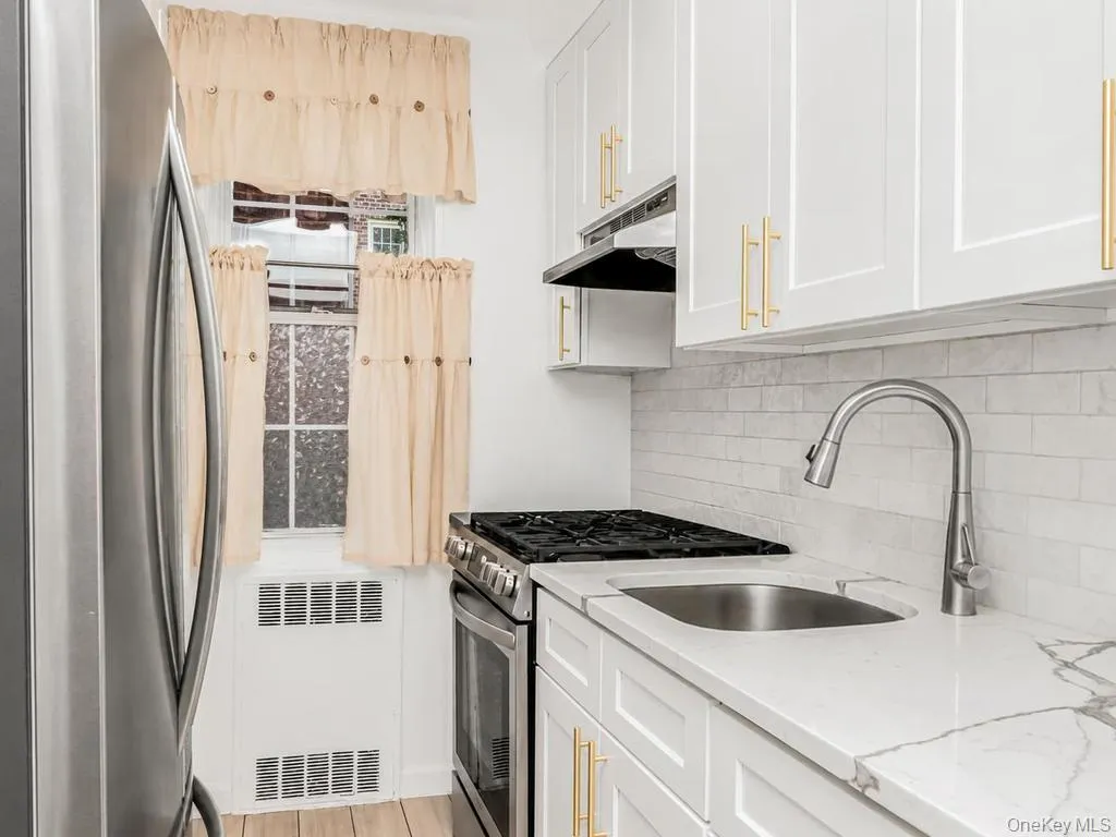 780 Bronx River Road, New York, NY, 1 Bedroom Bedrooms, 4 Rooms Rooms,1 BathroomBathrooms,Residential,For Rent,Bronx River,0,1014359 780 Bronx River Road, New York, NY, 1 Bedroom Bedrooms, 4 Rooms Rooms,1 BathroomBathrooms,Residential,For Rent,Bronx River,0,1014359