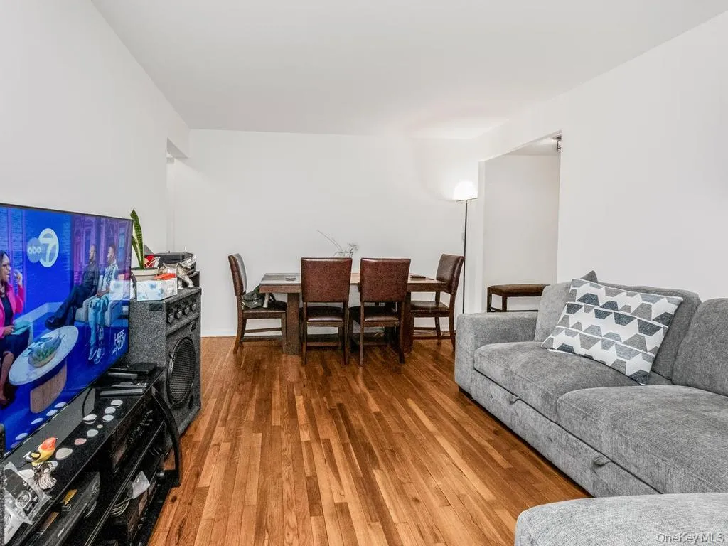 780 Bronx River Road, New York, NY, 1 Bedroom Bedrooms, 4 Rooms Rooms,1 BathroomBathrooms,Residential,For Rent,Bronx River,0,1014359 780 Bronx River Road, New York, NY, 1 Bedroom Bedrooms, 4 Rooms Rooms,1 BathroomBathrooms,Residential,For Rent,Bronx River,0,1014359