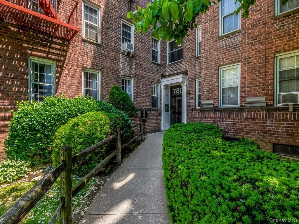 780 Bronx River Road, New York, NY, 1 Bedroom Bedrooms, 4 Rooms Rooms,1 BathroomBathrooms,Residential,For Rent,Bronx River,0,1014359 780 Bronx River Road, New York, NY, 1 Bedroom Bedrooms, 4 Rooms Rooms,1 BathroomBathrooms,Residential,For Rent,Bronx River,0,1014359