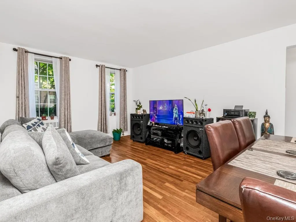 780 Bronx River Road, New York, NY, 1 Bedroom Bedrooms, 4 Rooms Rooms,1 BathroomBathrooms,Residential,For Rent,Bronx River,0,1014359 780 Bronx River Road, New York, NY, 1 Bedroom Bedrooms, 4 Rooms Rooms,1 BathroomBathrooms,Residential,For Rent,Bronx River,0,1014359
