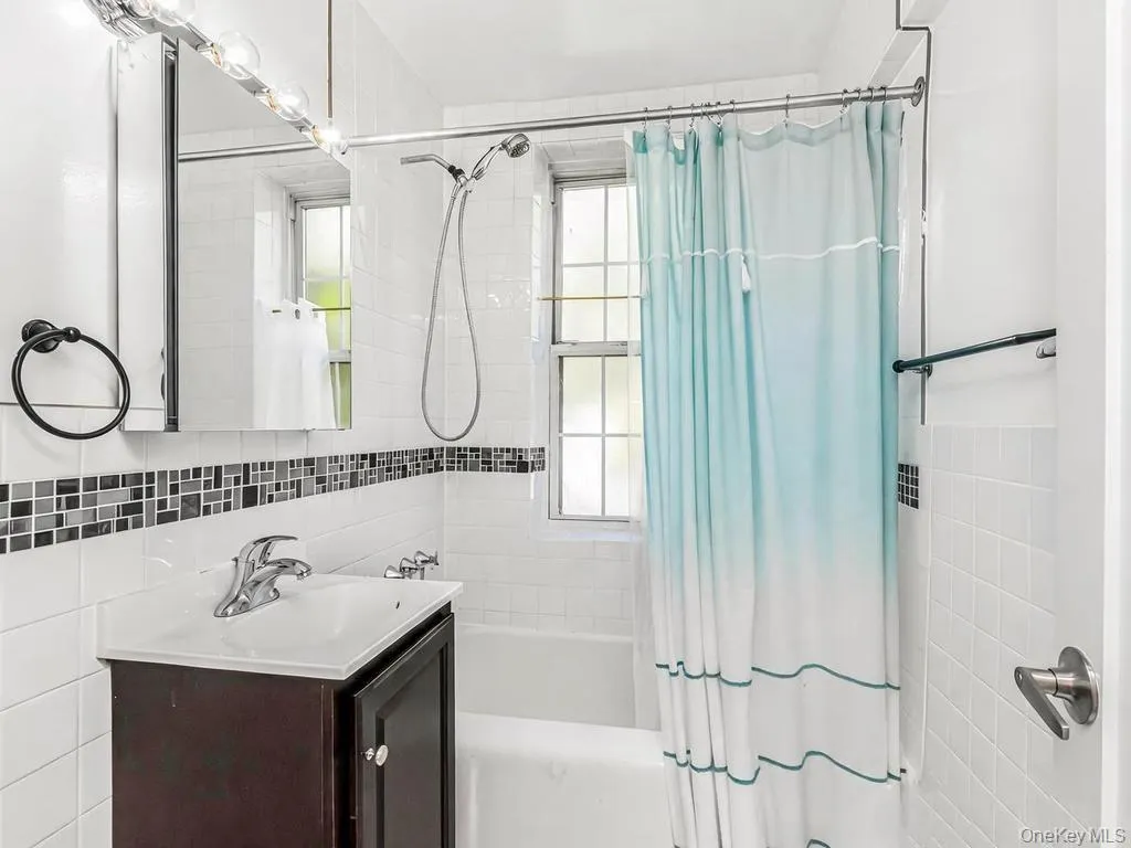 780 Bronx River Road, New York, NY, 1 Bedroom Bedrooms, 4 Rooms Rooms,1 BathroomBathrooms,Residential,For Rent,Bronx River,0,1014359 780 Bronx River Road, New York, NY, 1 Bedroom Bedrooms, 4 Rooms Rooms,1 BathroomBathrooms,Residential,For Rent,Bronx River,0,1014359
