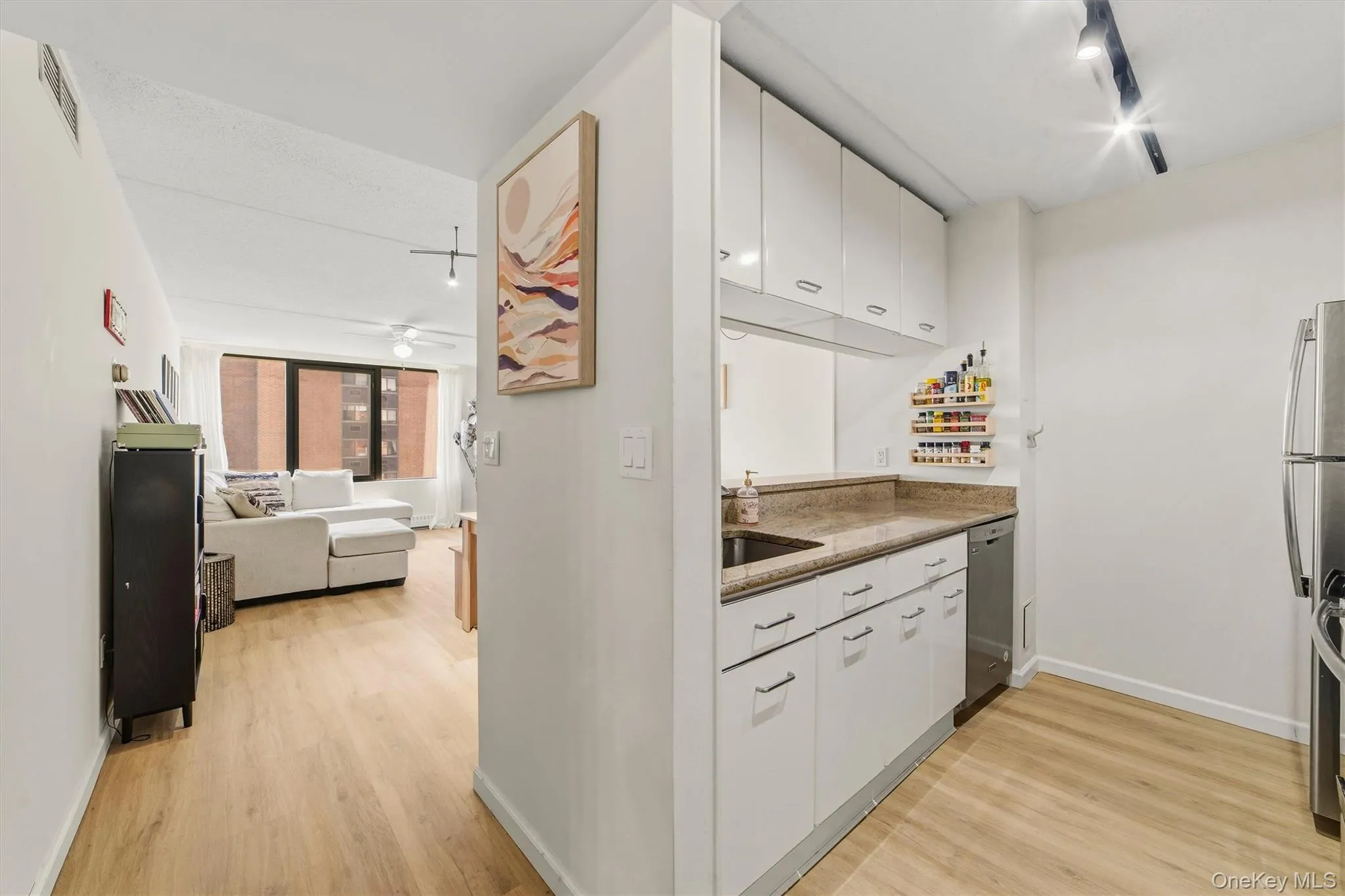 4 Martine Avenue, White Plains, NY, 1 Bedroom Bedrooms, 4 Rooms Rooms,1 BathroomBathrooms,Residential Lease,For Rent,Martine,0,KEY1014377 4 Martine Avenue, White Plains, NY, 1 Bedroom Bedrooms, 4 Rooms Rooms,1 BathroomBathrooms,Residential Lease,For Rent,Martine,0,KEY1014377
