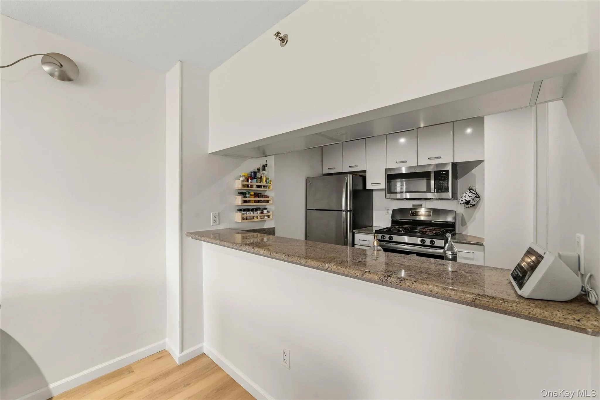 4 Martine Avenue, White Plains, NY, 1 Bedroom Bedrooms, 4 Rooms Rooms,1 BathroomBathrooms,Residential Lease,For Rent,Martine,0,KEY1014377 4 Martine Avenue, White Plains, NY, 1 Bedroom Bedrooms, 4 Rooms Rooms,1 BathroomBathrooms,Residential Lease,For Rent,Martine,0,KEY1014377