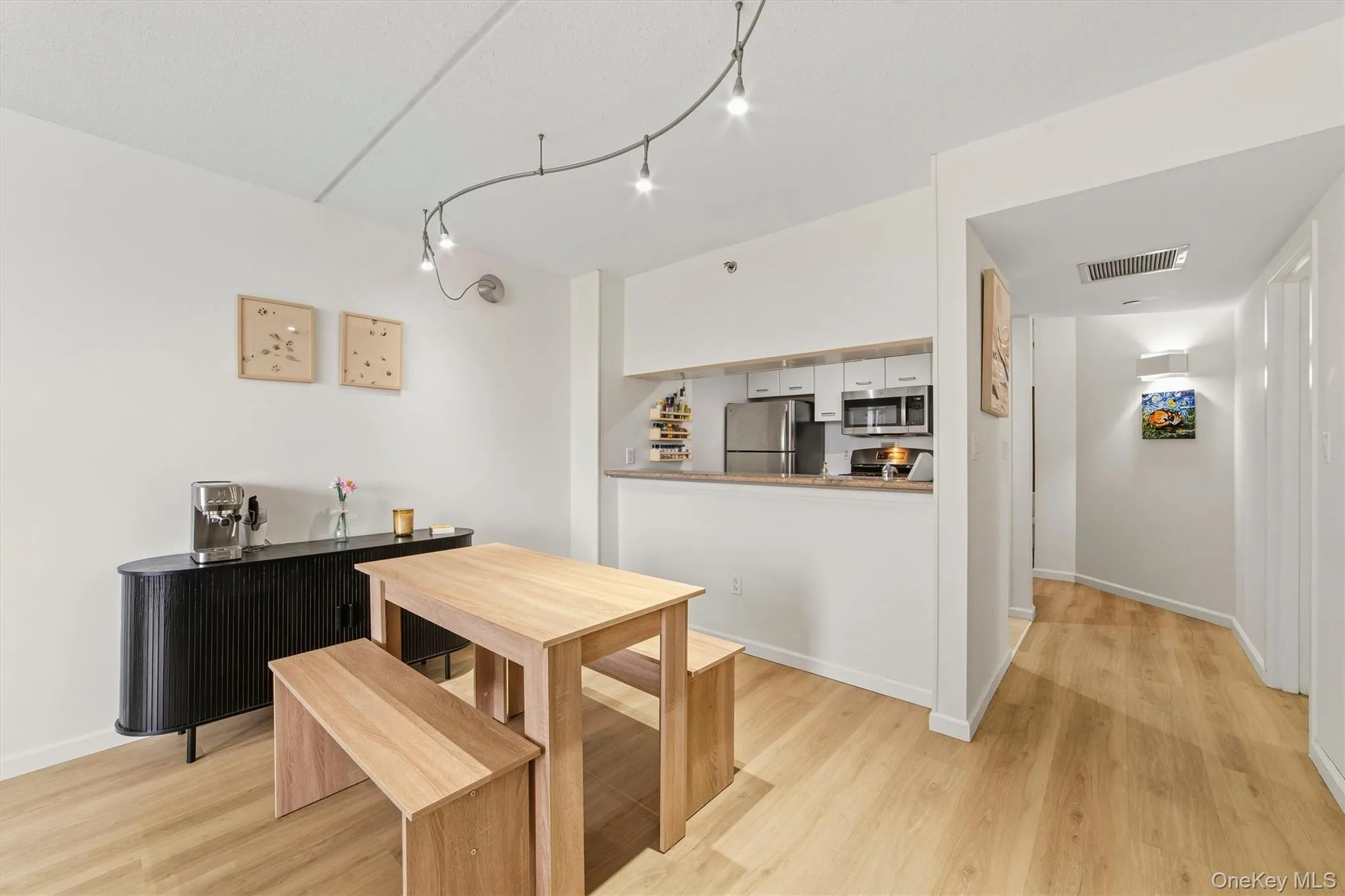 4 Martine Avenue, White Plains, NY, 1 Bedroom Bedrooms, 4 Rooms Rooms,1 BathroomBathrooms,Residential Lease,For Rent,Martine,0,KEY1014377 4 Martine Avenue, White Plains, NY, 1 Bedroom Bedrooms, 4 Rooms Rooms,1 BathroomBathrooms,Residential Lease,For Rent,Martine,0,KEY1014377