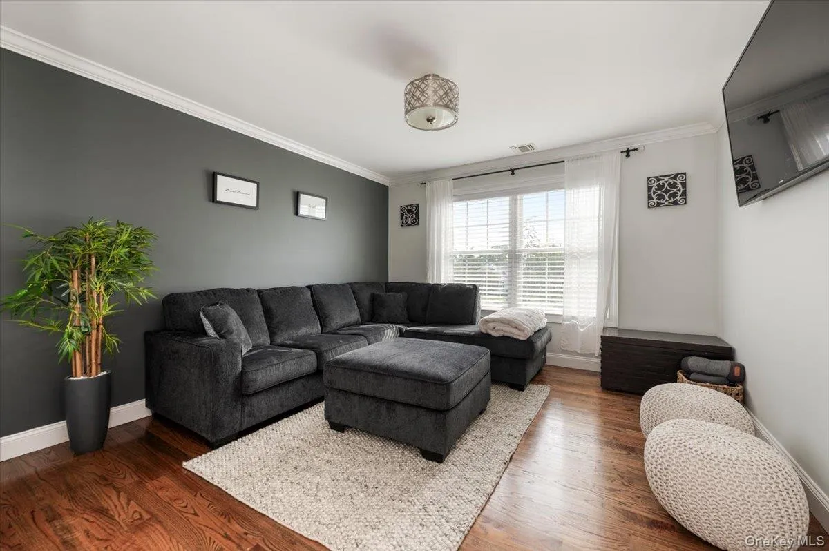 7 Highwater Avenue, Oyster Bay, NY, 4 Bedrooms Bedrooms, 9 Rooms Rooms,2 BathroomsBathrooms,Residential,For Rent,Highwater,0,1014383 7 Highwater Avenue, Oyster Bay, NY, 4 Bedrooms Bedrooms, 9 Rooms Rooms,2 BathroomsBathrooms,Residential,For Rent,Highwater,0,1014383
