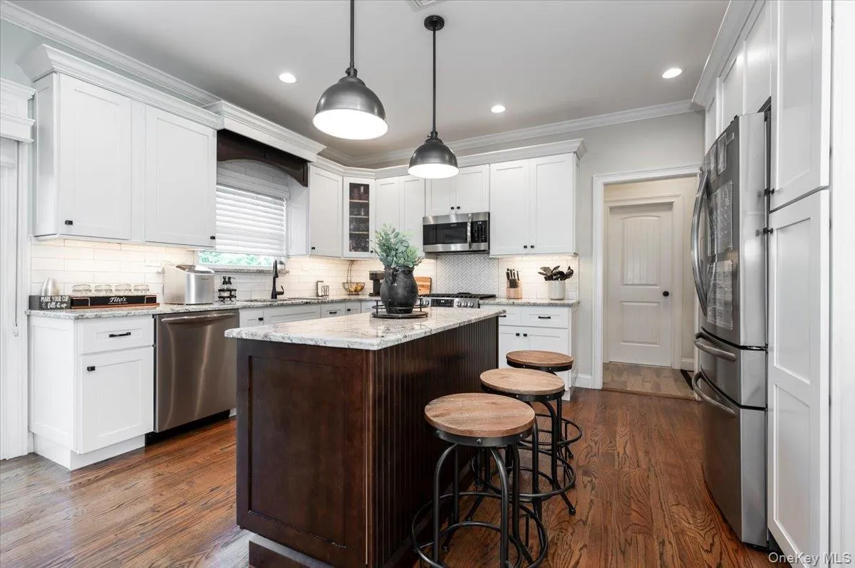 7 Highwater Avenue, Oyster Bay, NY, 4 Bedrooms Bedrooms, 9 Rooms Rooms,2 BathroomsBathrooms,Residential,For Rent,Highwater,0,1014383 7 Highwater Avenue, Oyster Bay, NY, 4 Bedrooms Bedrooms, 9 Rooms Rooms,2 BathroomsBathrooms,Residential,For Rent,Highwater,0,1014383